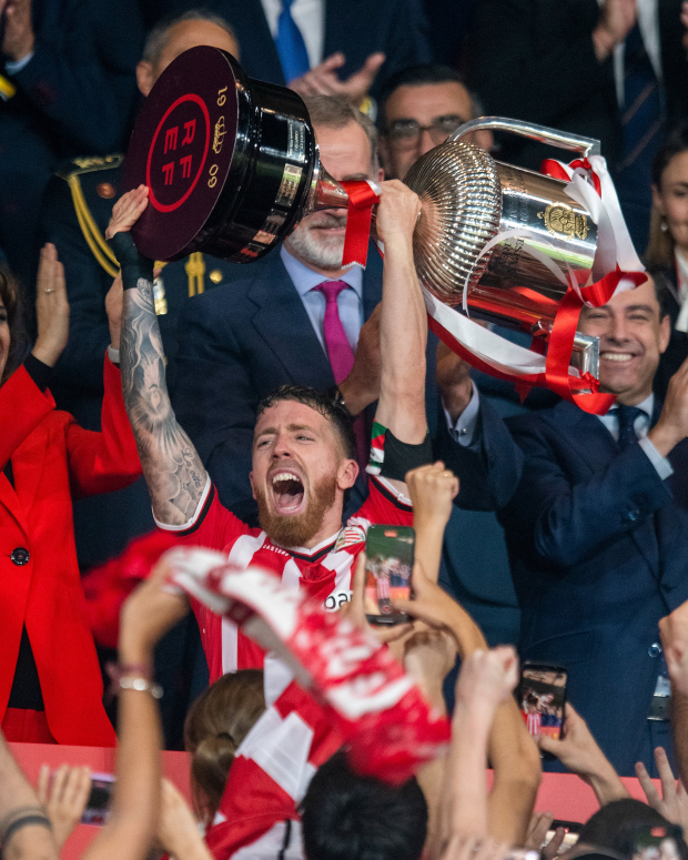 Iker Muniain celebra la Copa del Rey con el  Athletic Club
​
​@AthleticClub