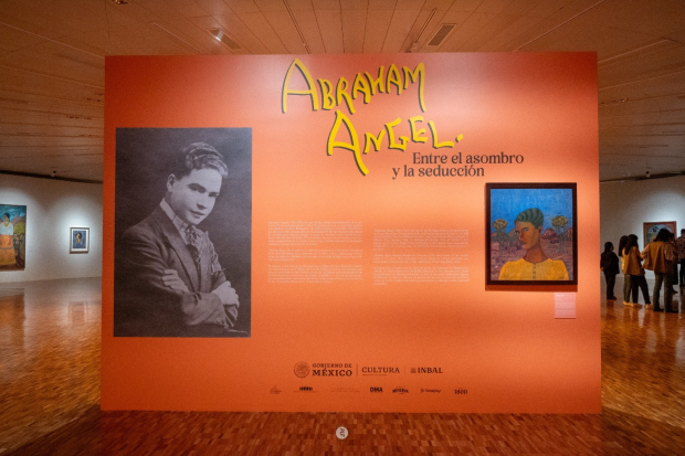 Exposición Abraham Ángel: entre el asombro y la seducción.