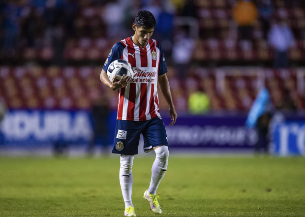 Uriel Antuna en uno de sus partidos con Chivas en el 2021.