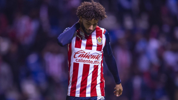 César 'Chino' Huerta se lamenta en un duelo con Chivas en el 2022.
