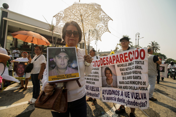 En Veracruz, integrantes del colectivo ‘Solecito’ marcharon por el  centro.