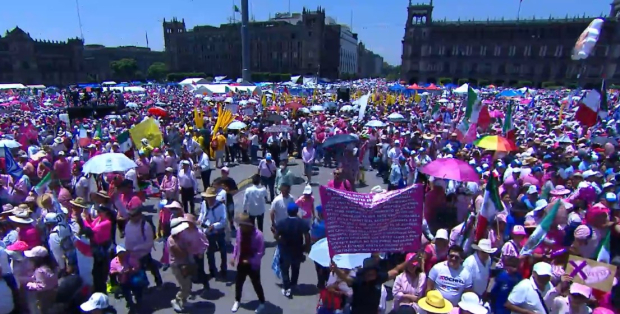 Se retiran manifestantes del Zócalo.