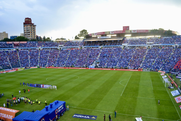 El Estadio Ciudad de los Deportes en un partido de Cruz Azul en la Liga MX