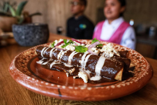 10 restaurantes recomendados para disfrutar la experiencia culinaria de Oaxaca.