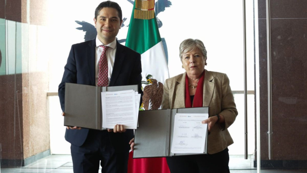 La SRE y el SAT suscribieron un convenio de colaboración, para facilitar a los mexicanos en el extranjero, la obtención del RFC.