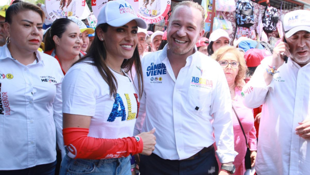 Santiago Taboada estuvo acompañado de la candidata a la Presidencia de la República, Xóchitl Gálvez, y de la candidata a la alcaldía Cuauhtémoc, Alessandra Rojo de la Vega.