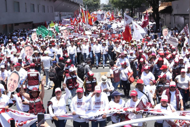 Más de 10 mil toluqueños acompañaron a Ricardo Moreno en una caminata desde el parque Vicente Guerrero hasta la Alameda.