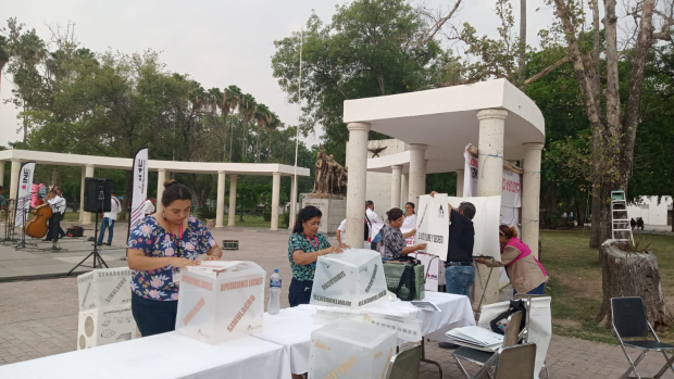 Simulacro del INE previo al día de la jornada electoral del 2 de junio organizado en Ciudad Victoria, Tamaulipas, ayer.