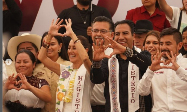 Eduardo Ramírez con la candidata presidencial, ayer, en Tuxtla Gutiérrez.