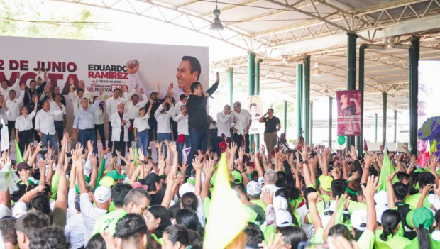 Miles de personas acompañaron al candidato a gobernador por la coalición “Sigamos Haciendo Historia en Chiapas”, Eduardo Ramírez Aguilar, en su cierre de campaña.