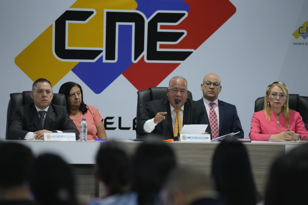 El líder del CNE, Elvis Amoroso, en conferencia.