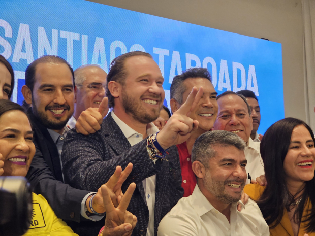 Santiago Taboada, candidato de la coalición Va x la Ciudad de México, tras declararse ganador en la capital.