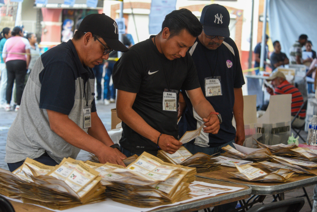Conteo de votos al cierre de las urnas en el municipio de Metepec.