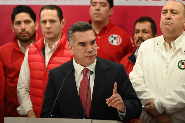 Alejandro Moreno dejó claro que no renunciaría a su puesto, a pesar de que había ofrecido su puesto, a cambio de la declinación de Jorge Álvarez Máynez a favor de Xóchitl Gálvez.