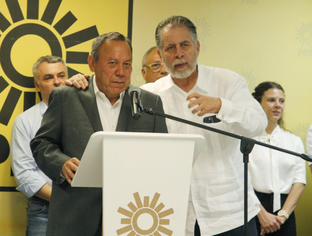 El líder nacional del PRD, Jesús Zambrano, con Jesús Ortega (der.), el pasado 30 de mayo.