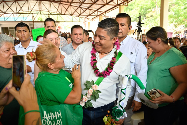 Ricardo Gallardo,inauguró el camino Escalanar-Zacayo en Matlapa