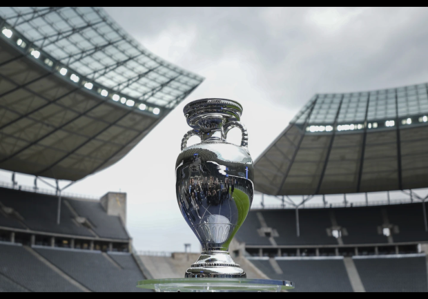 El trofeo de la Euro 2024 en el Estadio Olímpico de Berlín