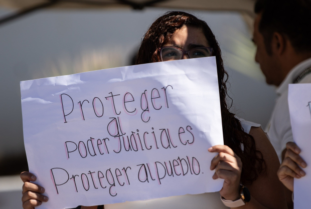 Trabajadores del Poder Judicial de la Federación de juzgados y tribunales de Zacatecas se manifestaron en favor de mantener los fideicomisos, en octubre pasado.