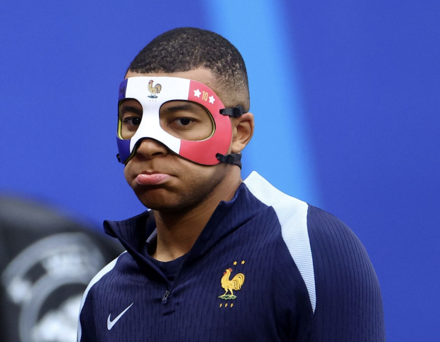 Kylian Mbappé tendrá que usar una máscara lisa para poder jugar en la Eurocopa