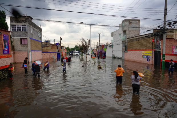 Debido a las intensas lluvias lo que derivó al desbordamiento de un canal vecinos del fraccionamiento San Blas resultaron con una inundación de al menos metro y medio de profundidad así como afectaciones en viviendas.