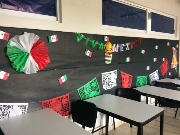 Las escuelas realizan festivales alusivos a la Independencia de México.