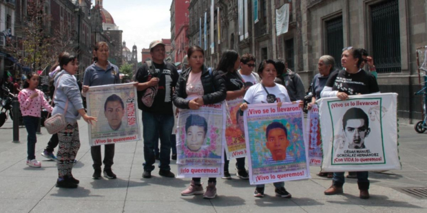 Manifestación de los padres de los normalistas de Ayotzinapa.