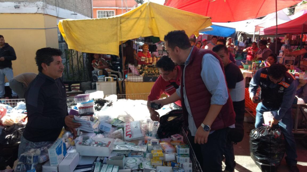 Venta de medicamentos en un tianguis de Iztapalapa, en imagen de archivo.