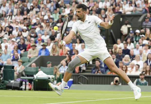 Novak Djokovic avanza en los octavos de final de Wimbledon