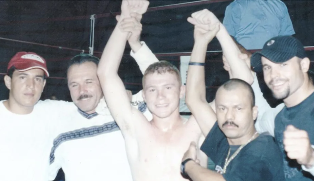 'Canelo' Álvarez gana su primera pelea profesional contra Abraham González
