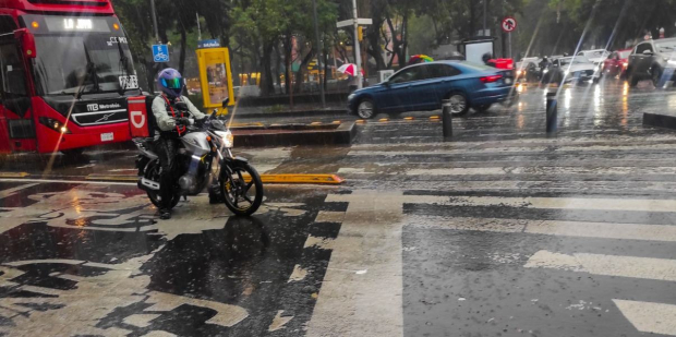Las autoridades de la CDMX informaron que se pronostican lluvias entre 30 a 49 milímetros, caída de granizo y vientos mayores a 50 kilómetros por hora durante la tarde.