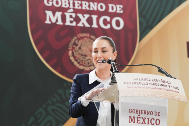 Sheinbaum anuncia la construcción de un tren que conectará San Luis Potosí con Ciudad de México.