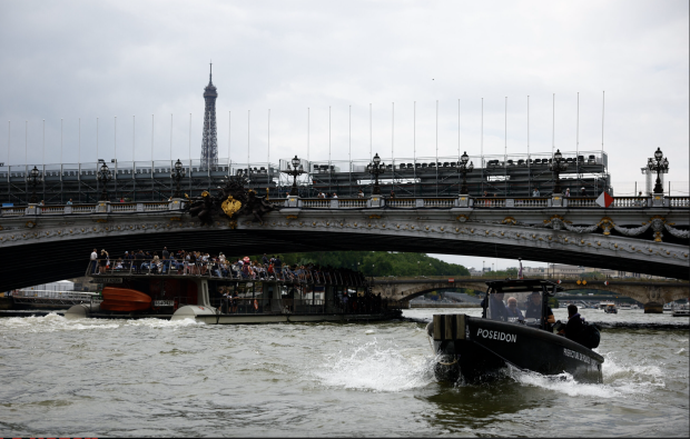 El río Sena en la víspera de los Juegos Olímpicos de París 2024.