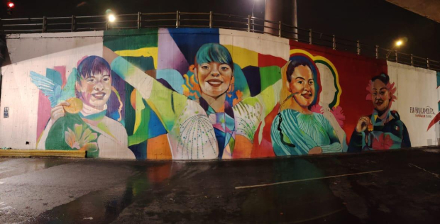 Mural representado por tres atletas de gimnasia, Alexa Moreno, Ahtziri Sandoval y Natalia Escalera