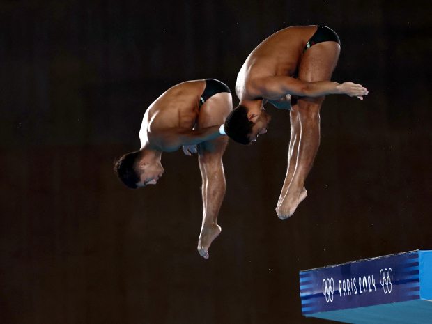 Kevin Berlín Reyes y Randal Willars Valdez en acción en la final de plataforma sincronizada para hombres 10m en los JO París 2024