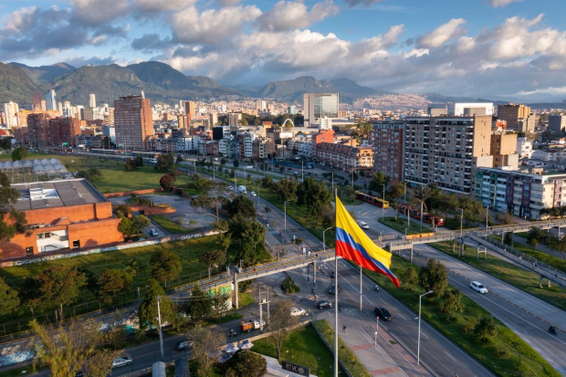 Medellín, la ciudad de la eterna primavera, te espera con innovaciones urbanas y cultura.