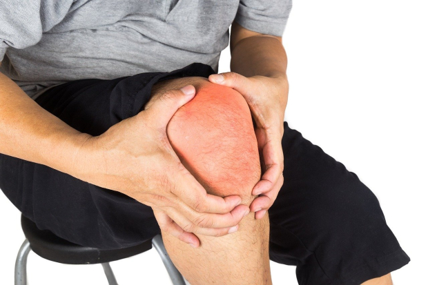 El dolor de rodilla puede ser, en parte, por la falta de colágeno.