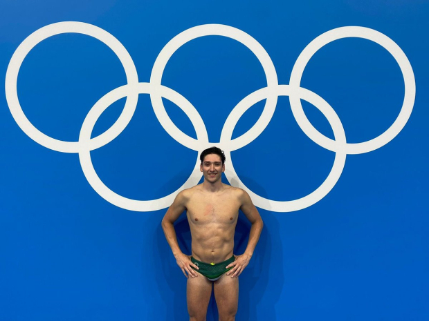 El nadador mexicano, ayer, ante las cámaras.