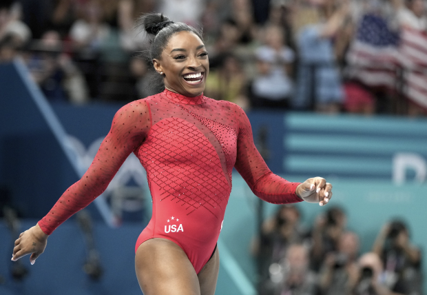 Simone Biles en su competencia de salto de caballo en los Juegos Olímpicos París 2024