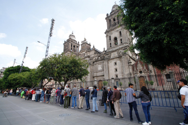 Se registraron largas filas de fieles en la Catedral Metropolitana.