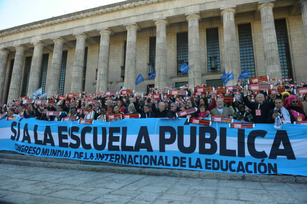 Representantes de 150 países discutieron la crisis de escasez de maestros y la necesidad de acción política.