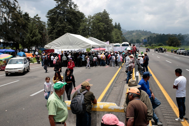 Pobladores bloquearon la autopista México-Puebla y del Arco Norte.