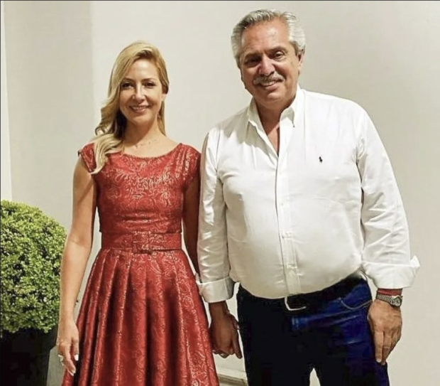 Fabiola Yáñez con su entonces pareja, el expresidente argentino Alberto Fernández, en imagen de archivo.