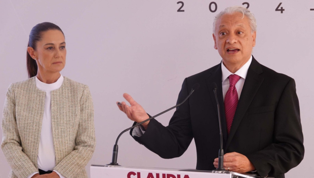 Claudia Sheinbaum y Víctor Rodríguez Padilla, director de Pemex.