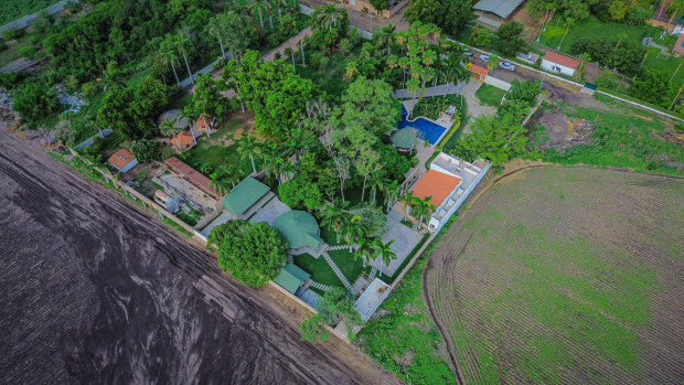 Imagen aérea de la casa asegurada por la FGR.