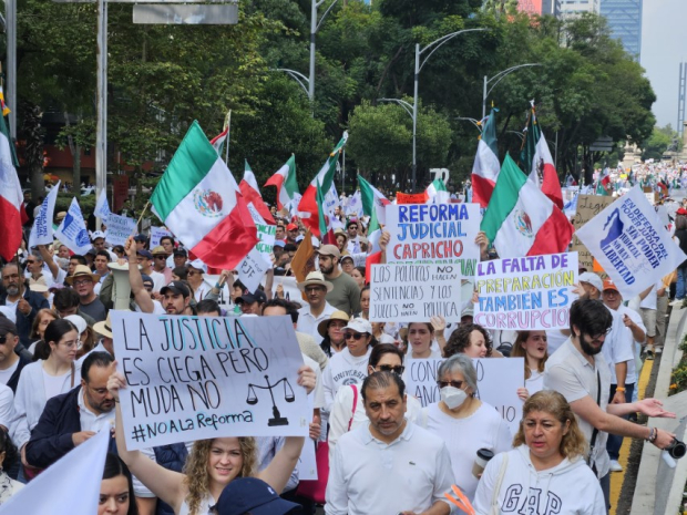 "A los estudiantes no nos manipulan", dicen manifestantes.