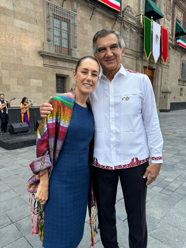 Américo Villarreal junto a Claudia Sheinbaum durante el sexto informe de gobierno.