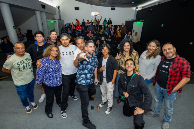 El director del cortometraje durante una de las presentaciones de su proyecto.