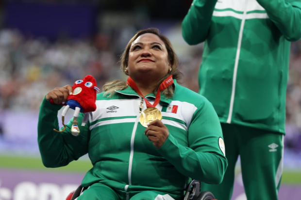 Gloria Zarza recibe su medalla de oro en los Juegos Paralímpicos París 2024