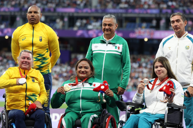 Gloria Zarza recibe su medalla de oro en los Juegos Paralímpicos París 2024