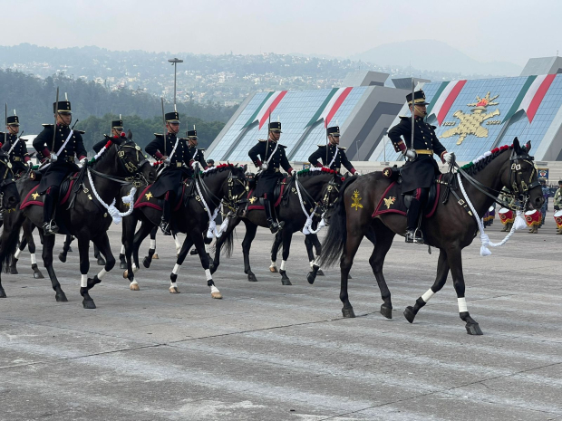 Elementos de diferentes cuerpos de las Fuerzas Armadas participaron en el ensayo, ayer.